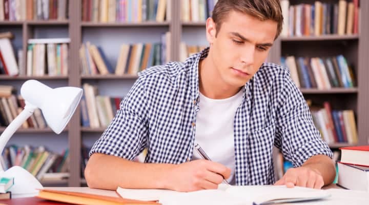 تسلط کامل به زبان انگلیسی چقدر طول می کشد؟ + آمار دقیق